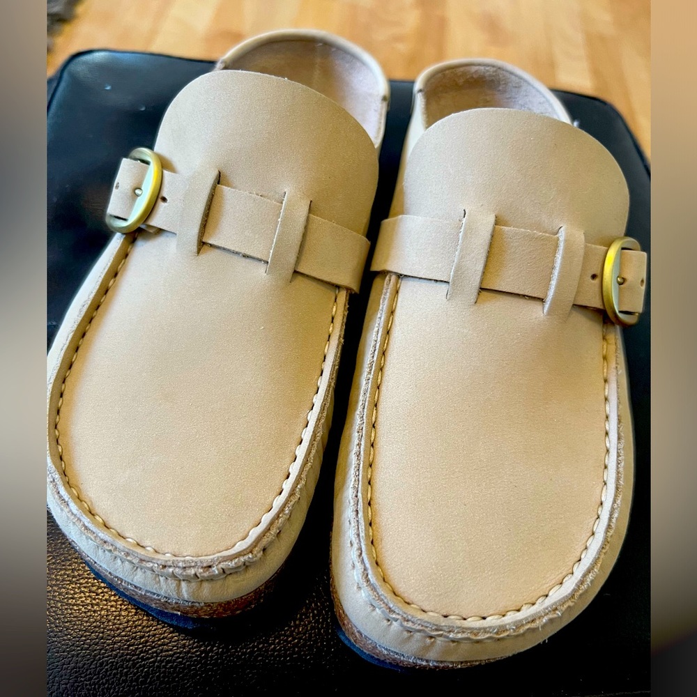 Birkenstock Buckley Leather Clog - Sandcastle